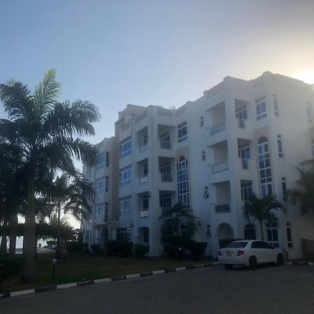 Almasi Oceanfront Nyali Apartamento Mombaça Exterior foto