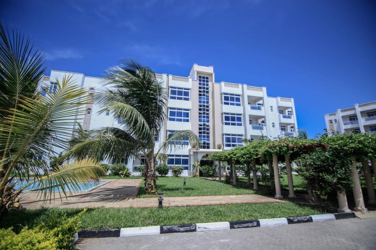 Almasi Oceanfront Nyali Apartamento Mombaça Exterior foto