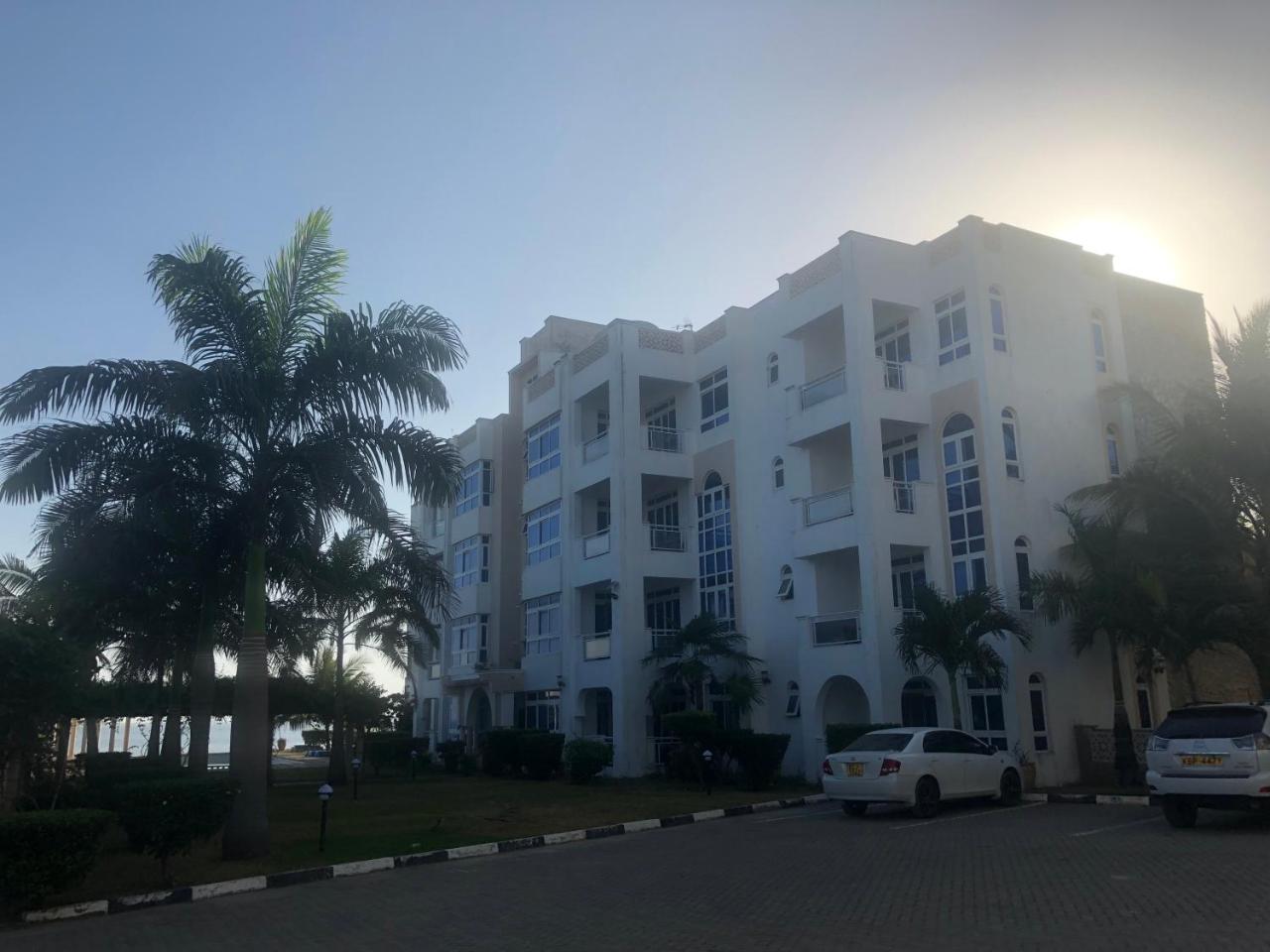 Almasi Oceanfront Nyali Apartamento Mombaça Exterior foto