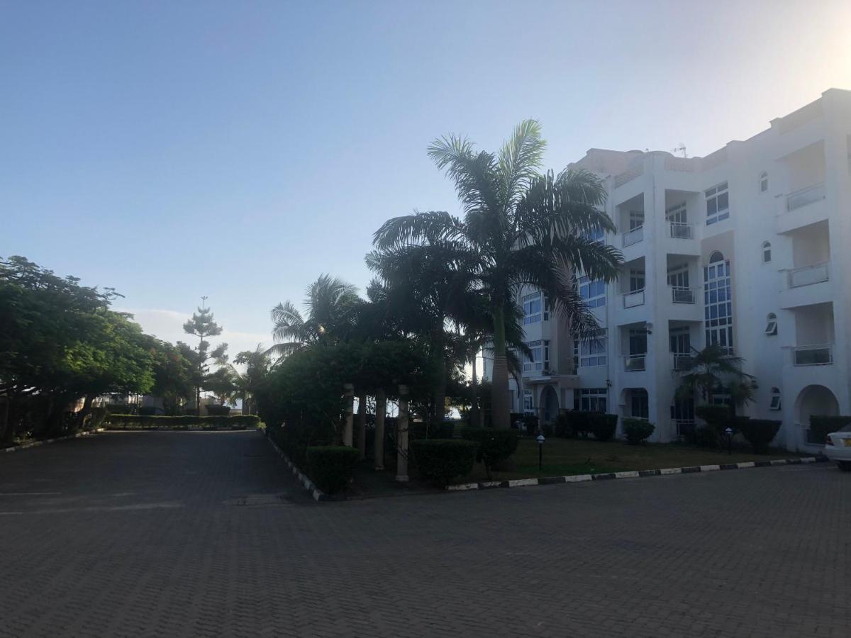 Almasi Oceanfront Nyali Apartamento Mombaça Exterior foto